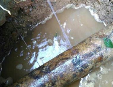 崆峒楼顶渗水维修公司分享下地暖漏水的原因及检测方法。